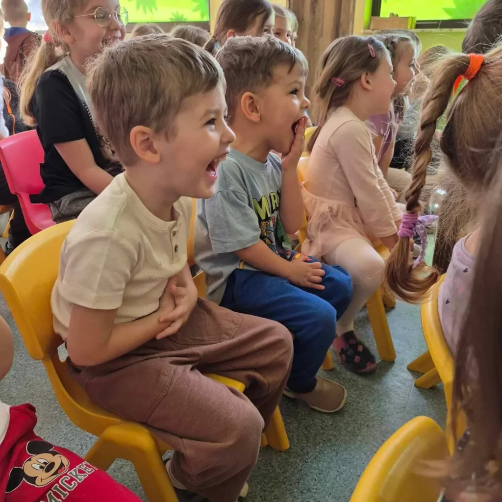 Przedszkolaki na pokazie Magika Gapcia