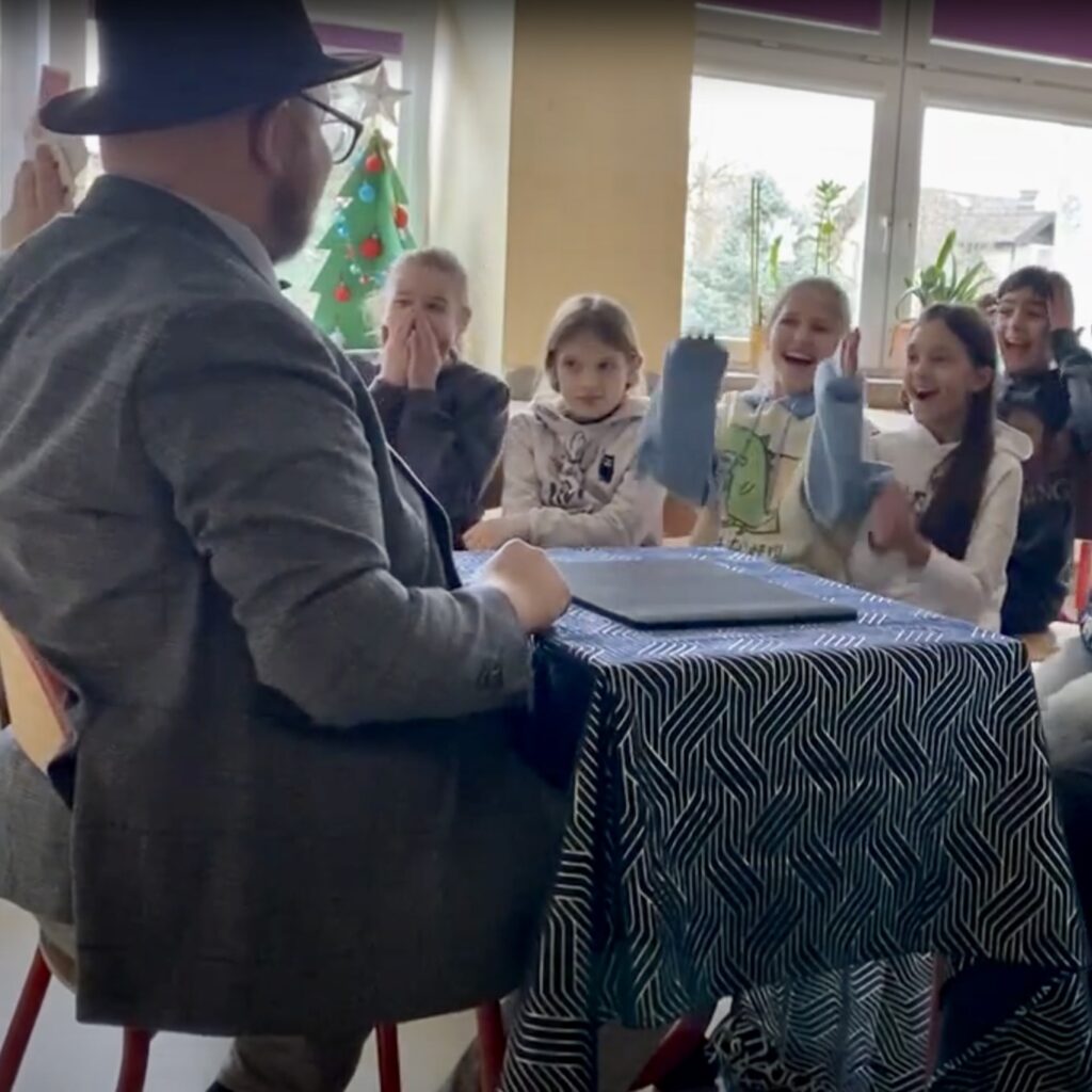 Wielki Brzu edukacyjny pokaz karciany
